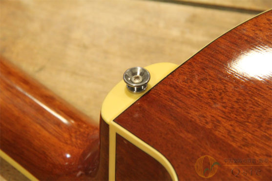 アコギのストラップピン(ネックの付け根